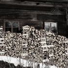 holz vor der hütte