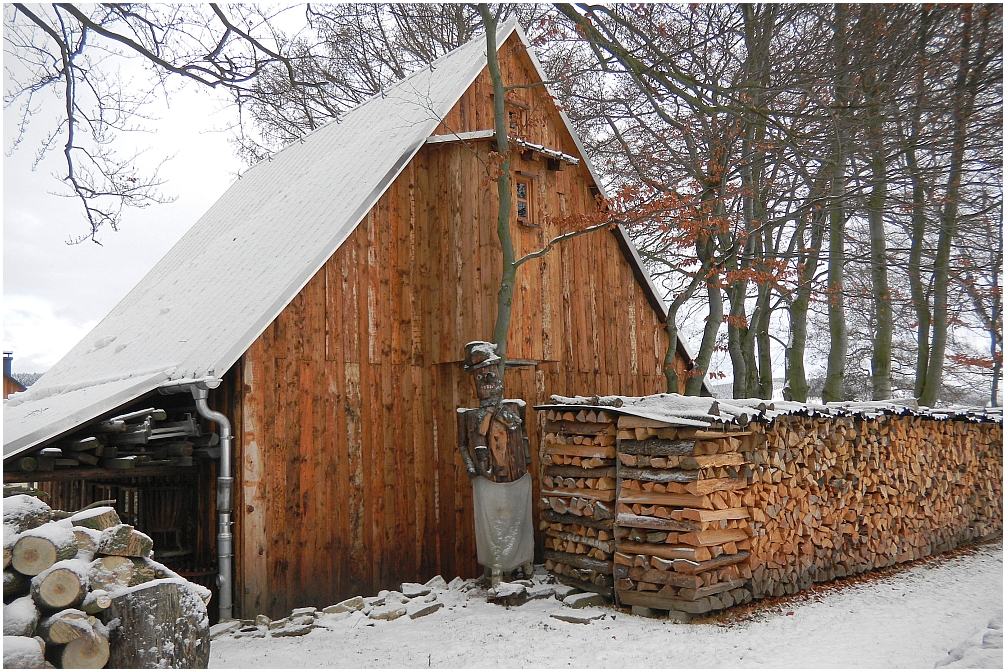 Holz vor der Hütte