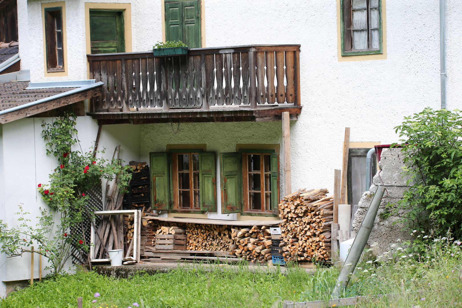 Holz vor der Hütte....