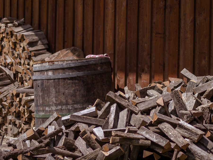 Holz vor der Hütte