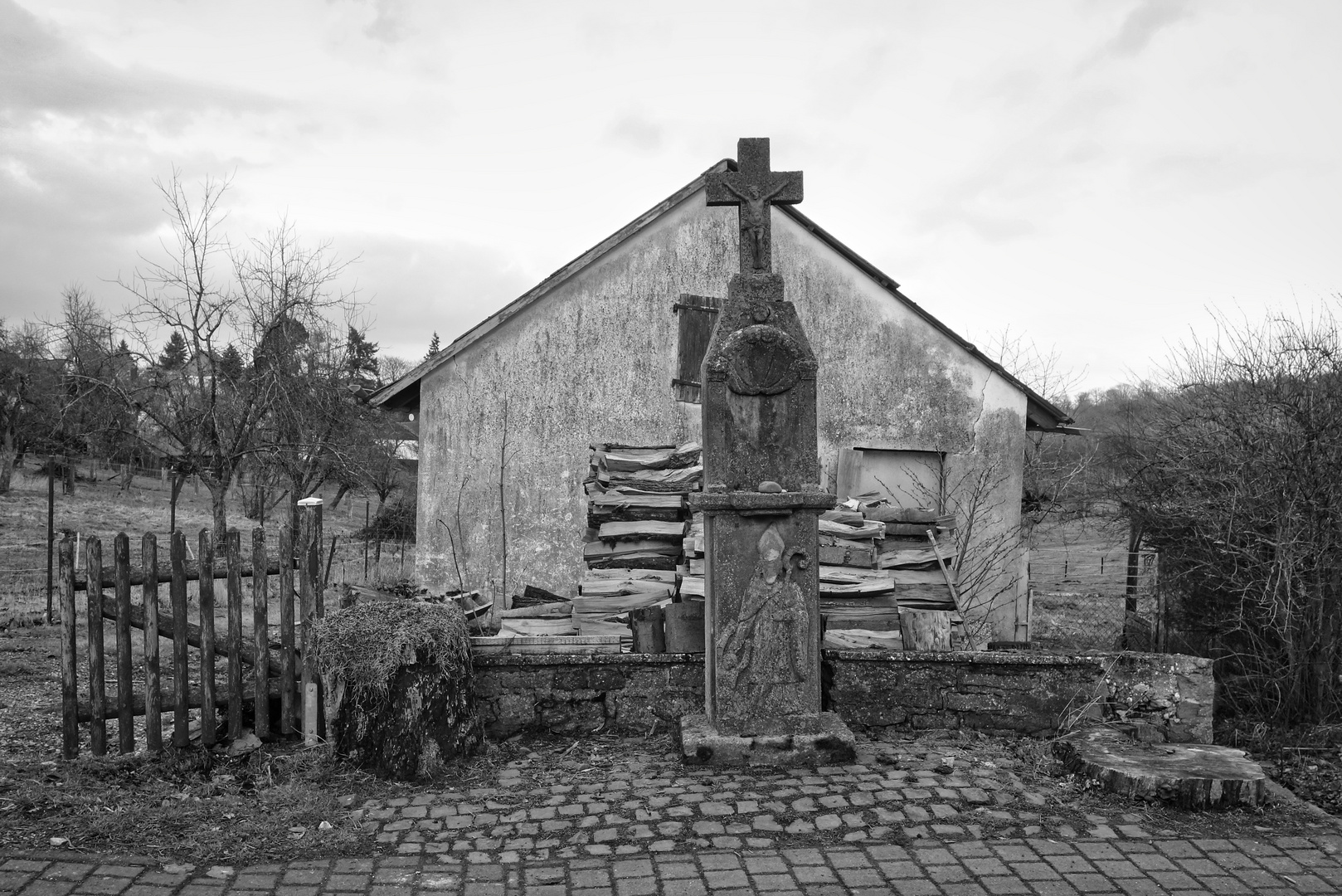 Holz vor der Hütte