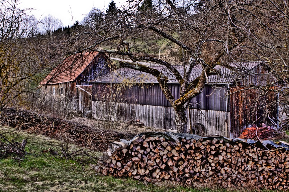 Holz vor der Hütte