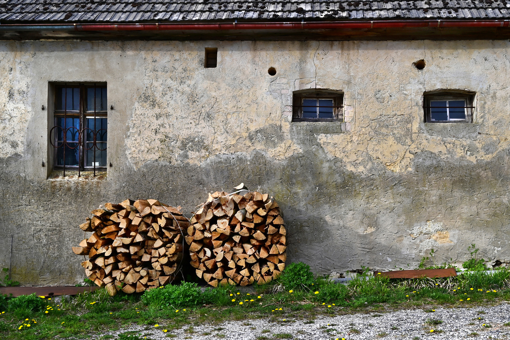 Holz vor der Hütte