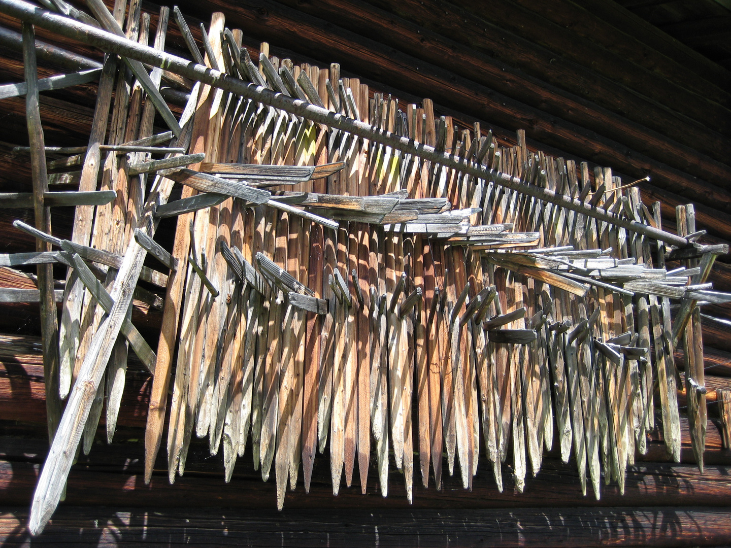 Holz vor der Hütte