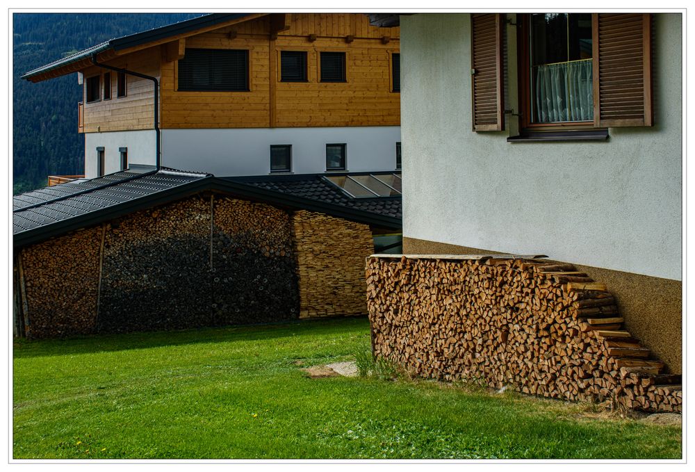 Holz vor der Hütte