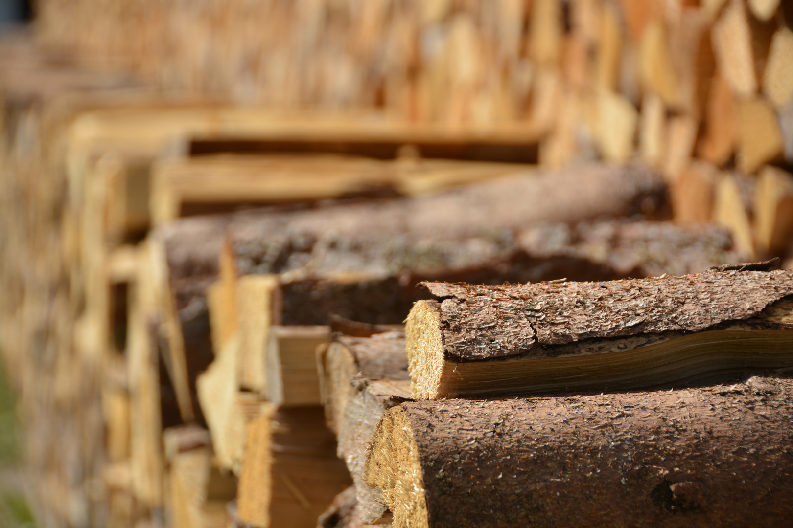 Holz vor der Hütte