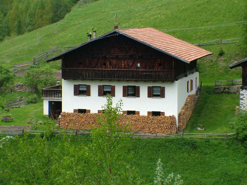 Holz vor der Hütte