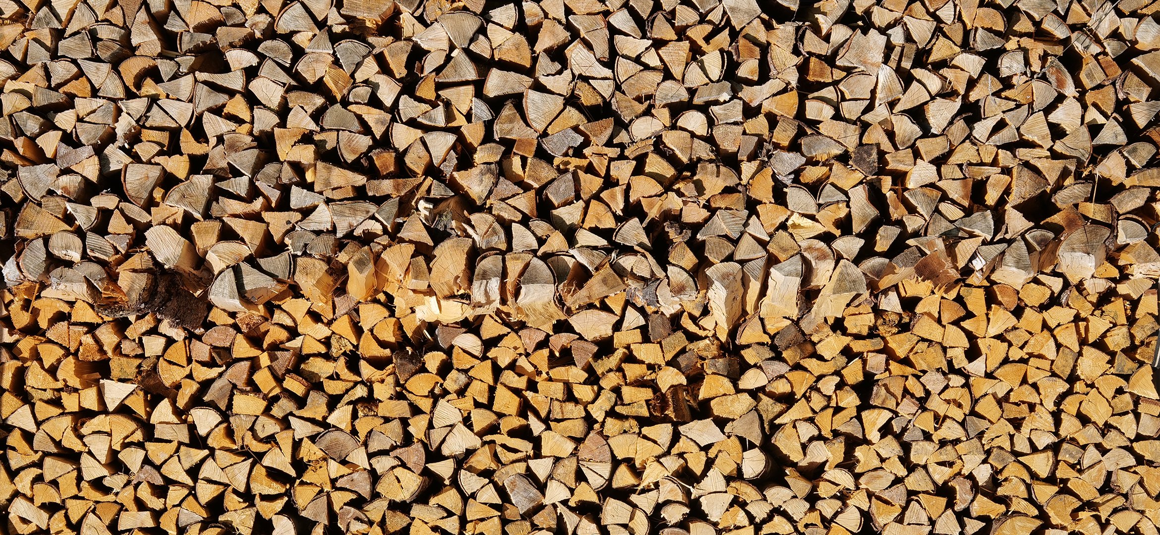 Holz vor der Hütten