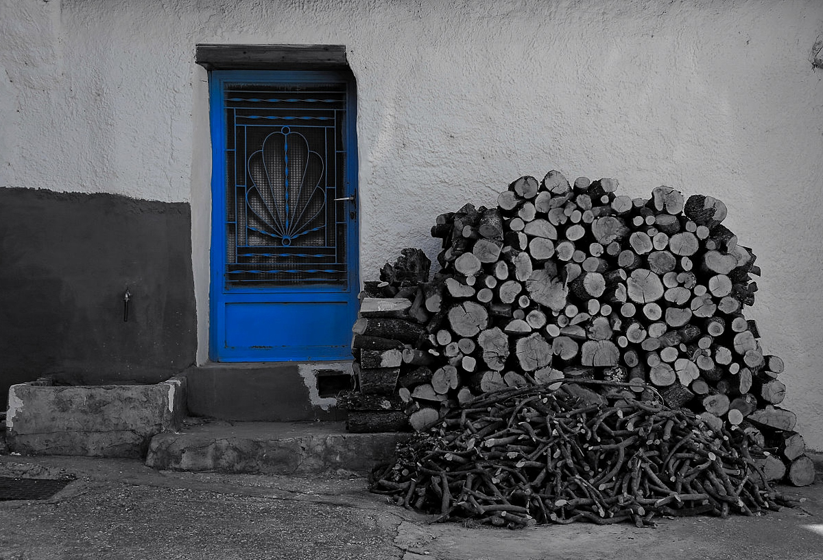 Holz vor der Hütten