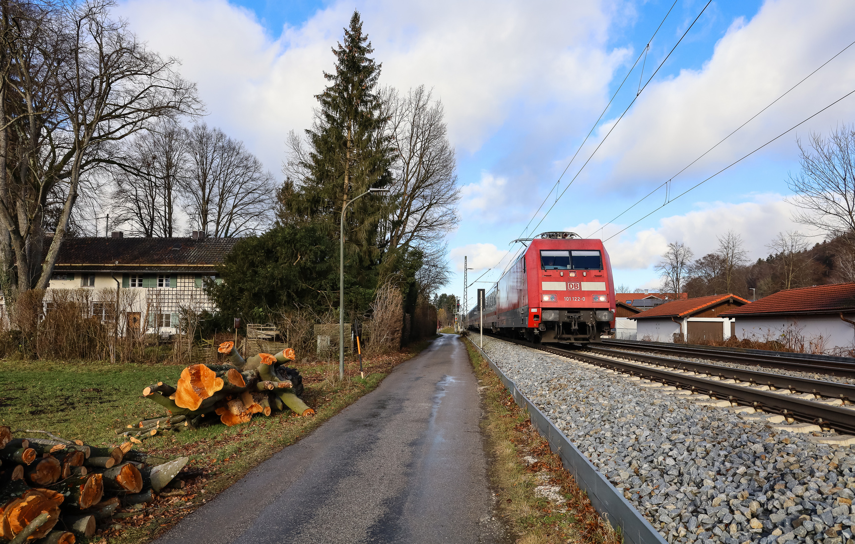 Holz vor der Hüttn