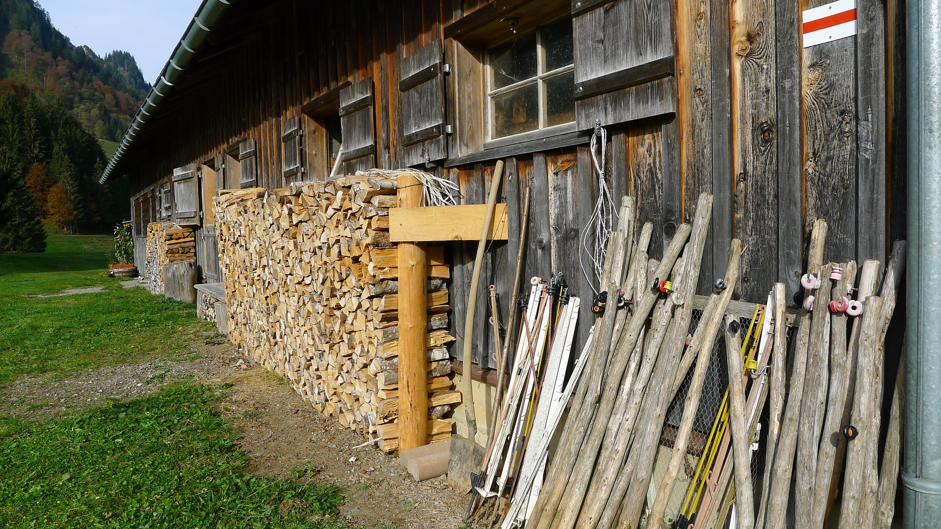 Holz vor der Hüttn ...