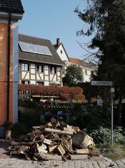 ... Holz vor der Hütt'n ! ... im süßen Winkel !