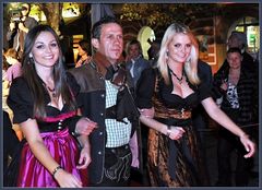 " Holz vor der Hütt´n " ist beim Dirndl vorteilhaft aber nicht bedingung....