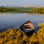 Holzboot halb versunken