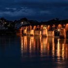 Holzbrücke über den Rhein bei Nacht