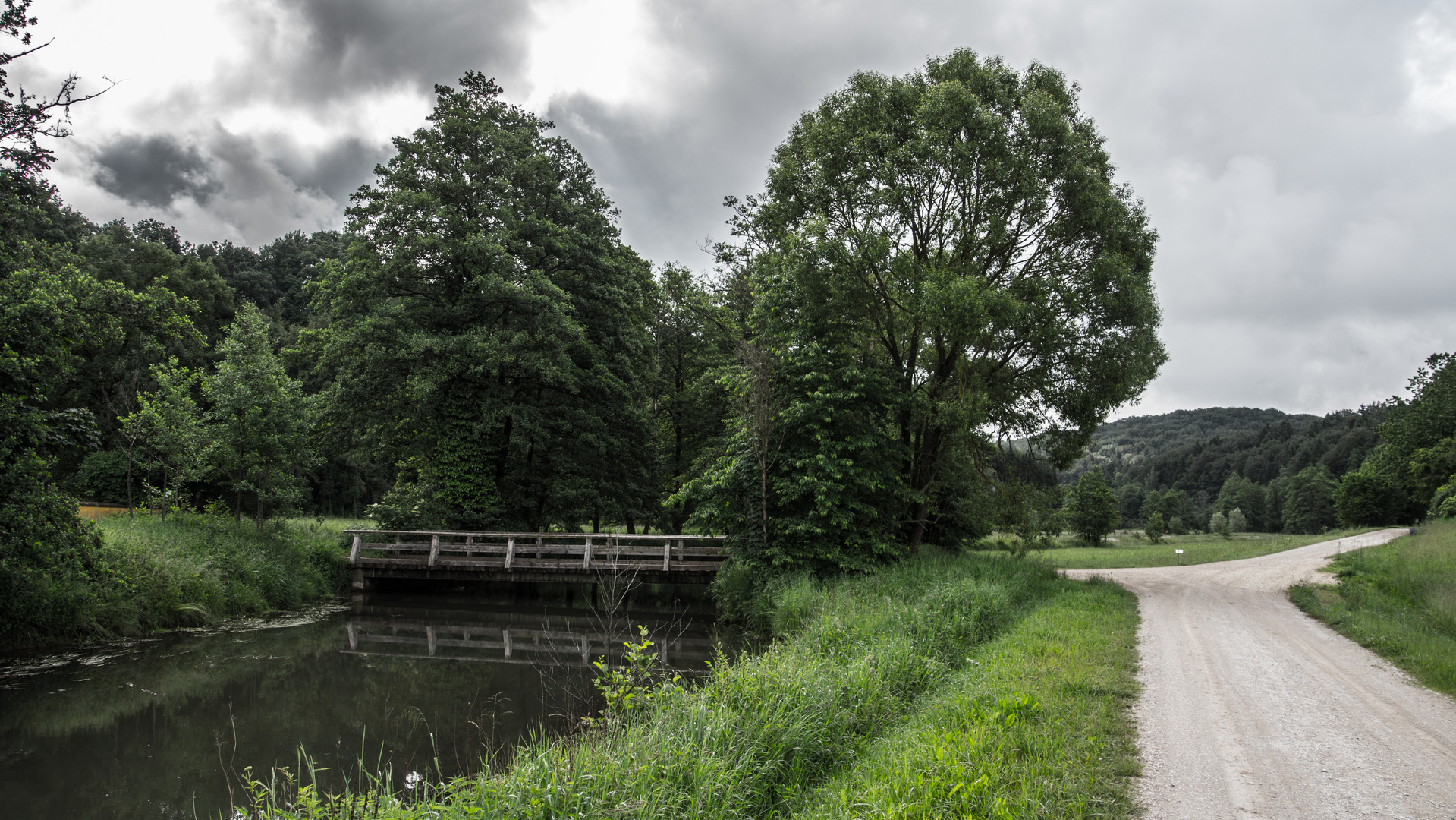 Holzbrücke über die Schwarze Laber