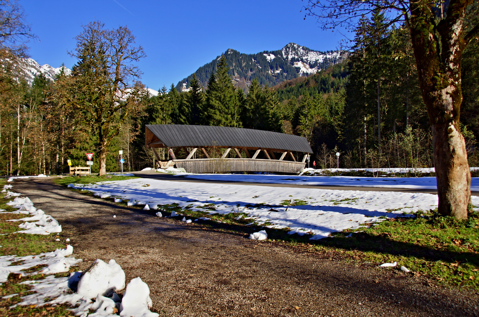 Holzbrücke über die Stillach