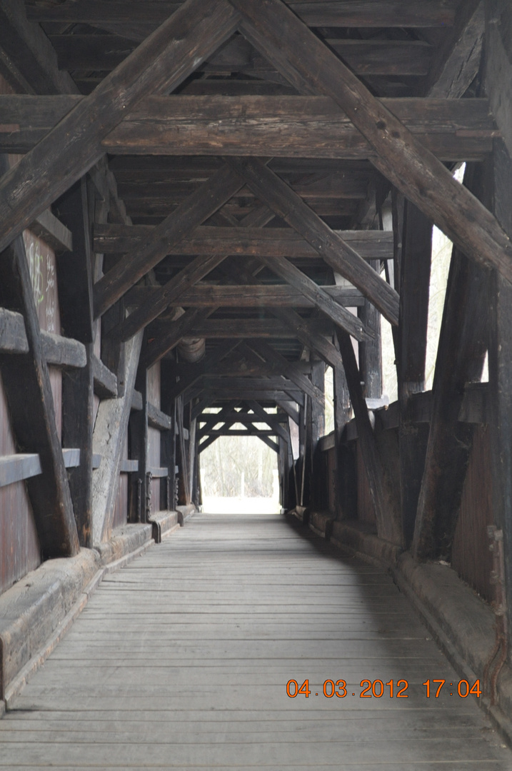 Holzbrücke über Mulde