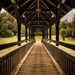 Holzbrücke und Holzwege