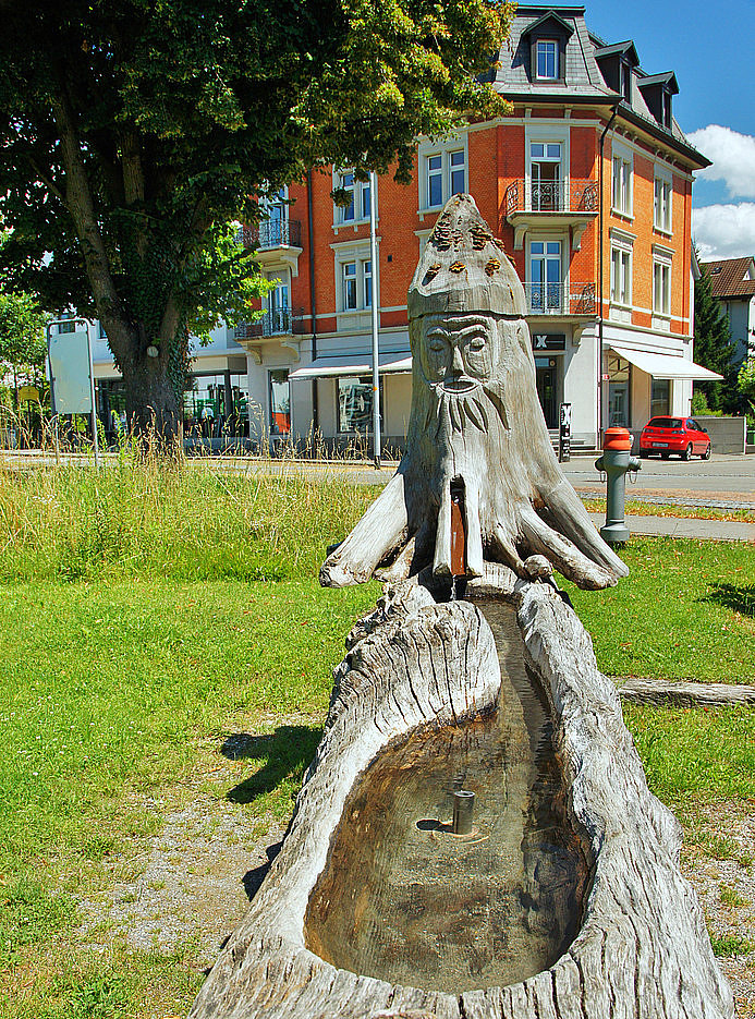 ..Holzbrunnen..