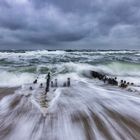 Holzbuhnen in den Naturgewalten der Nordsee