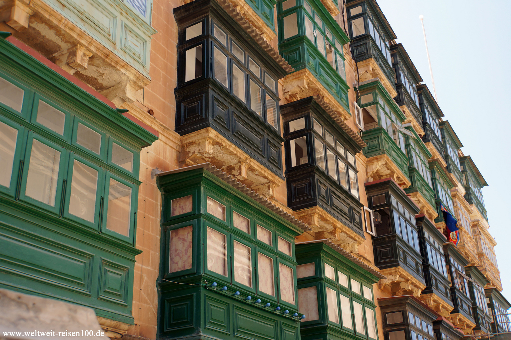 Holzerker in der Old Theatre Street in Valletta