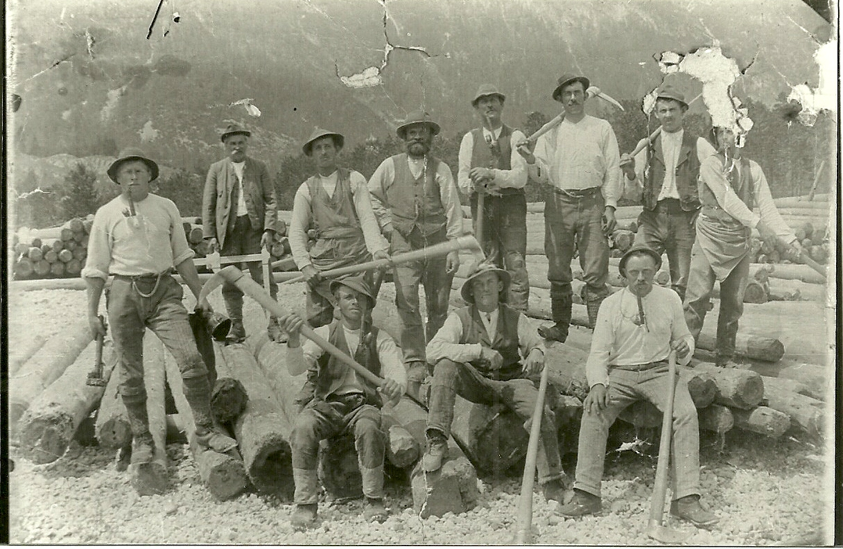 Holzertruppe- in Stanzach - im Tiroler Lechtal ..... um 1920-30 ?