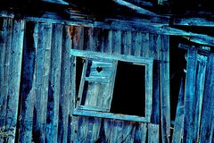 Holzfenster mit Herz 