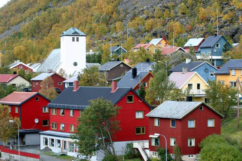 HOLZHÄUSER AM FJORD