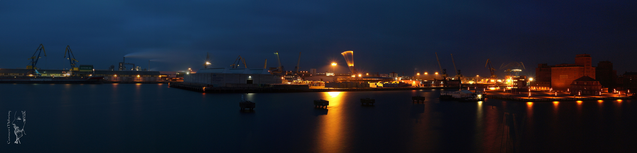 Holzhafen Wismar zur blauen Stunde