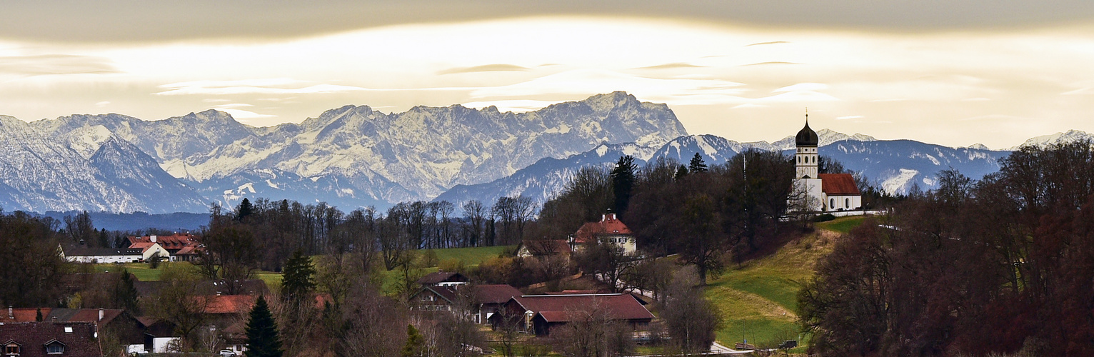 Holzhausen mit Zugspitzpanorama