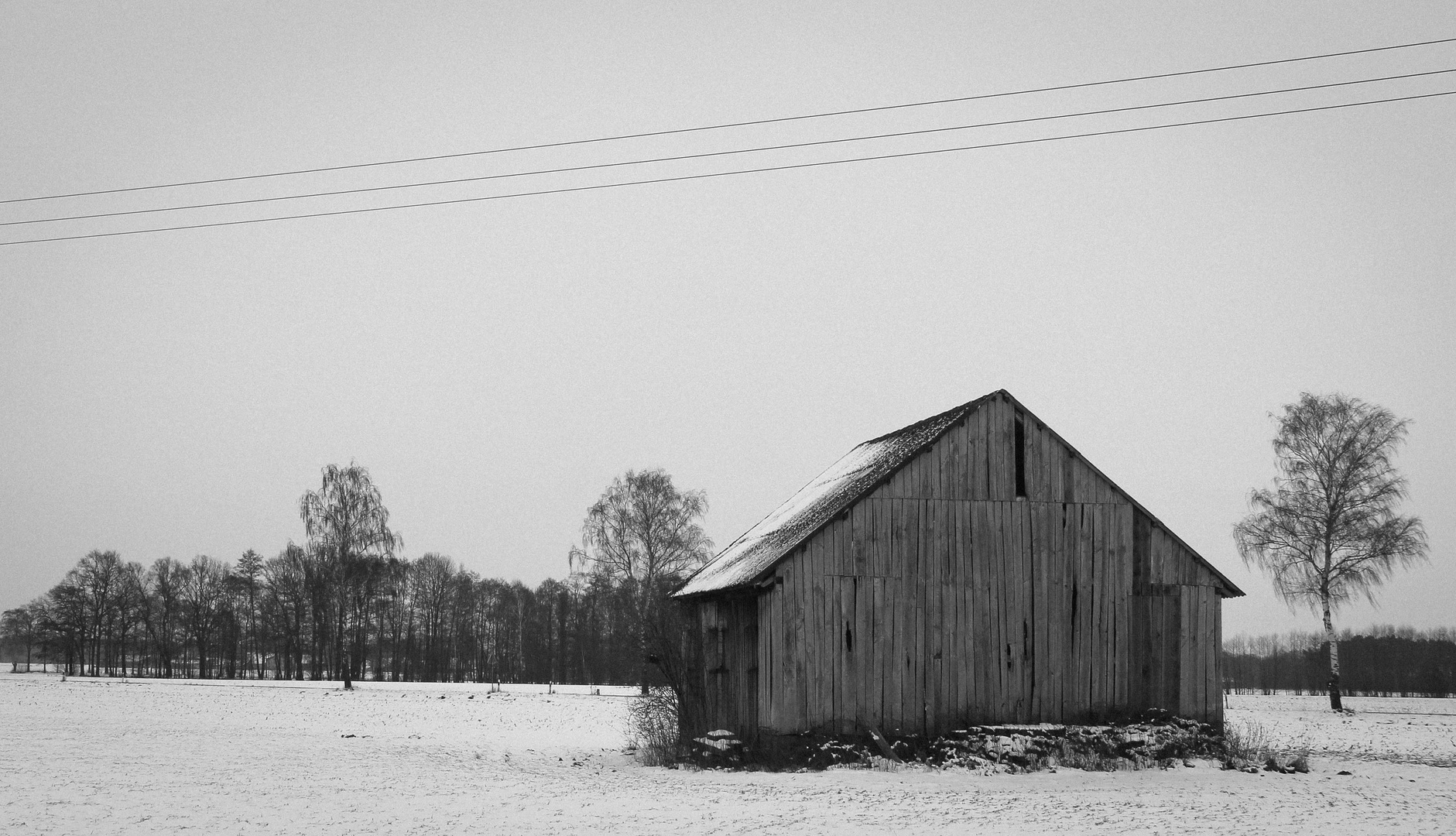 Holzhütte im Schnee