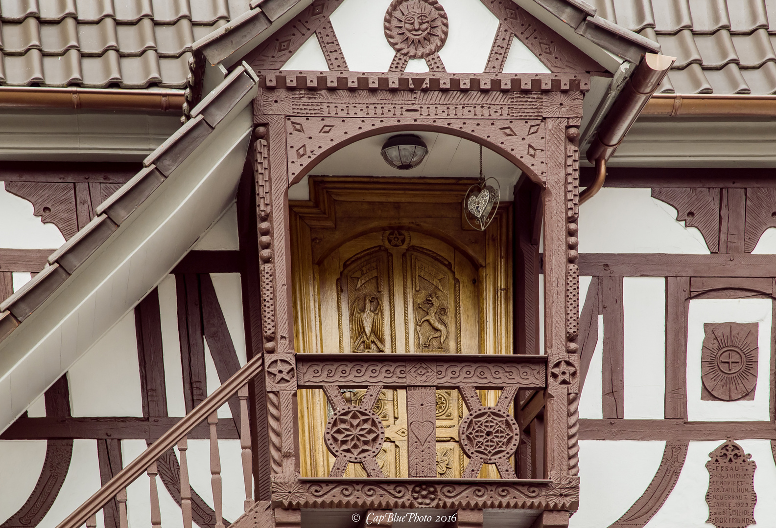 Holzintarsienarbeiten am Fachwerkhaus in Dörrenbach