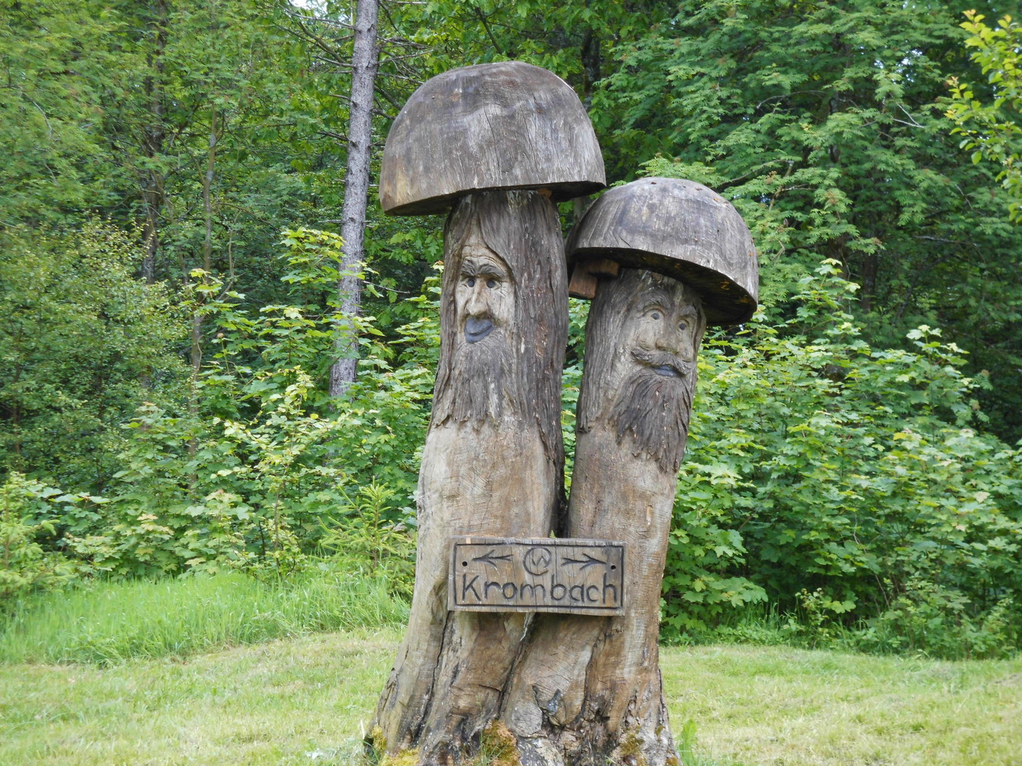 Holzköpfe auf dem Kindelsberg