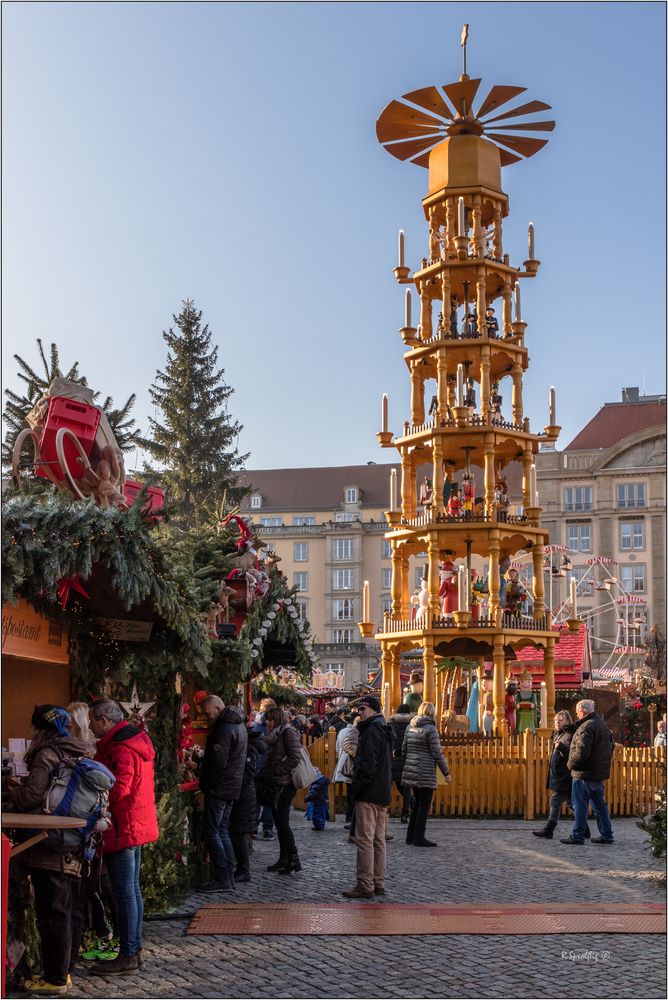 - Holzkunst im Riesenformat -