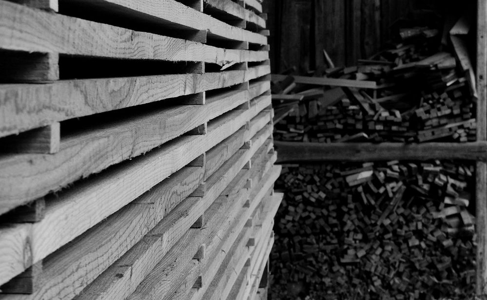 Holzlager(nd) Foto & Bild | holz, architektur, bretter Bilder auf