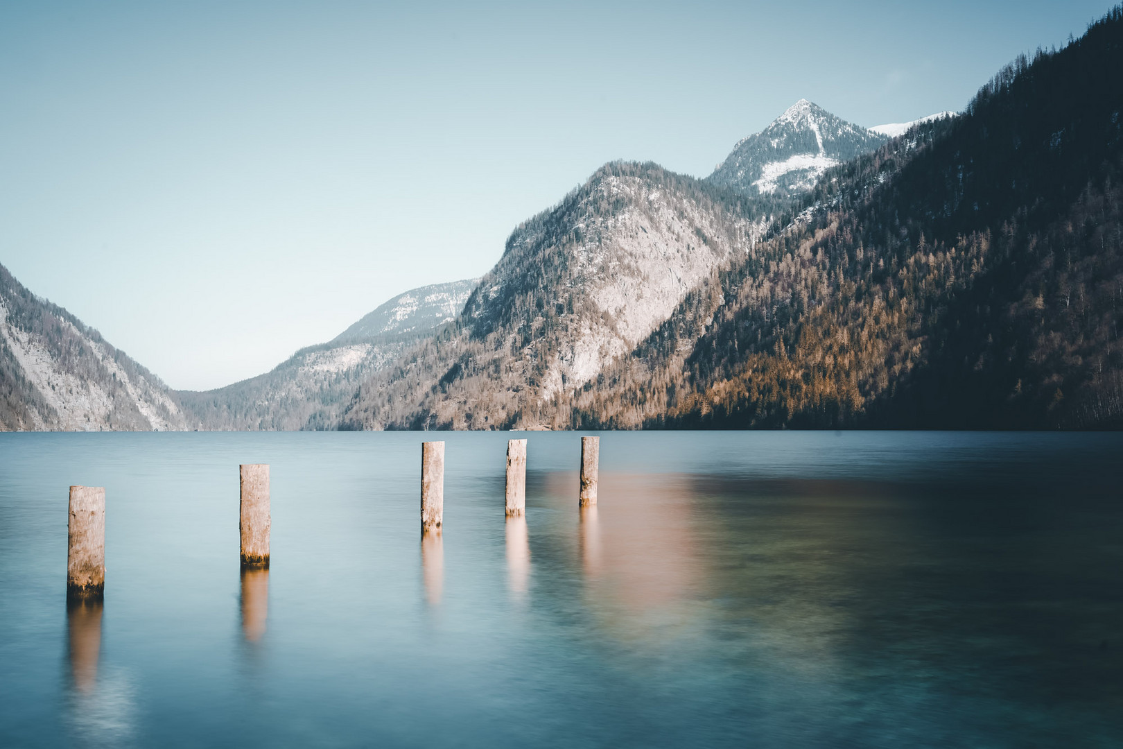 Holzpfähle im Königssee 