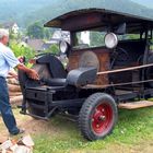 Holzsägen mit alter Sägemaschine um 1950