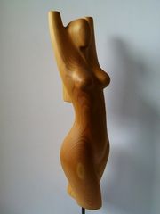 Holzskulptur "Aurora" von Gunnar Mozer