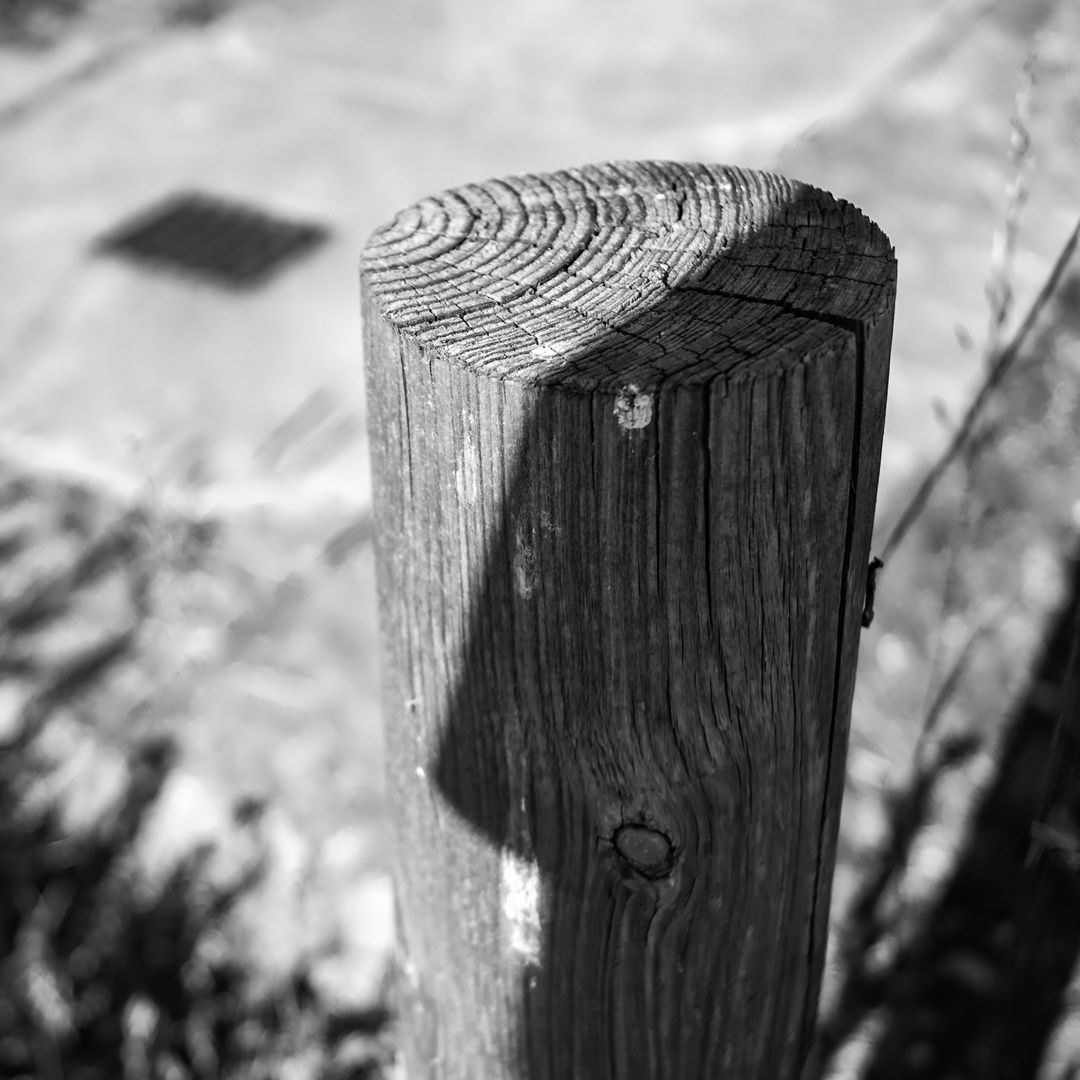 Holzskulptur im Quadrat...