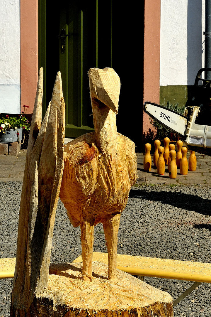 Holzskulptur mit Sti(h)l