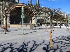 Holzskulpturen beim luzerner Pavillon ...