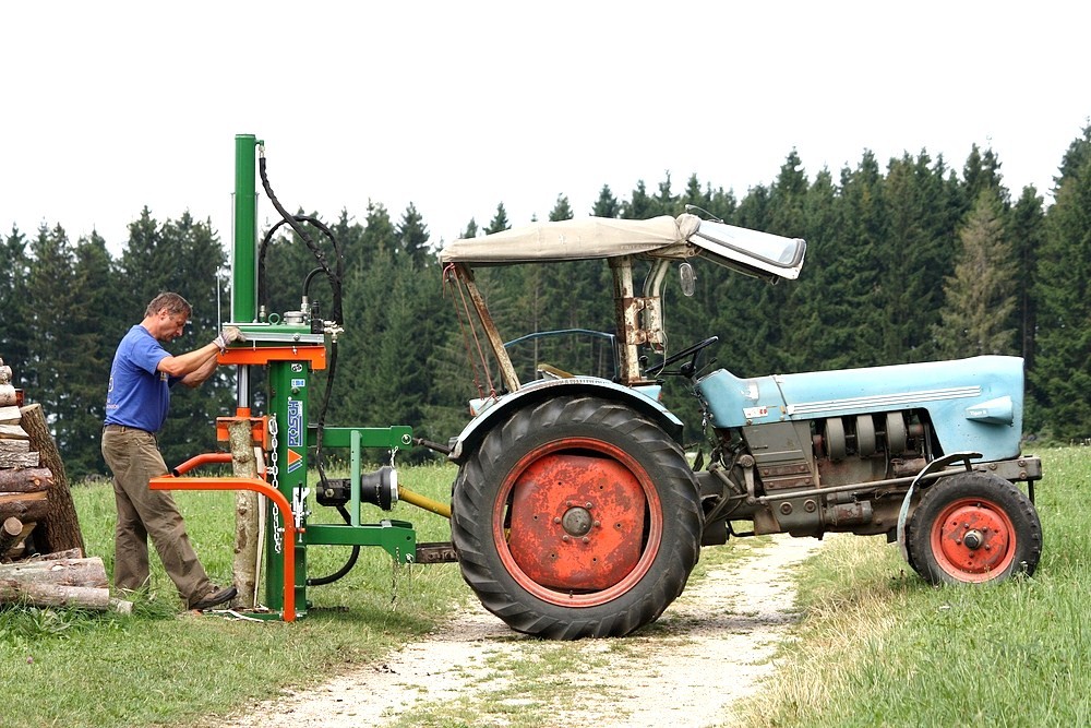 Holzspalten Foto Bild Industrie Und Technik Traktoren