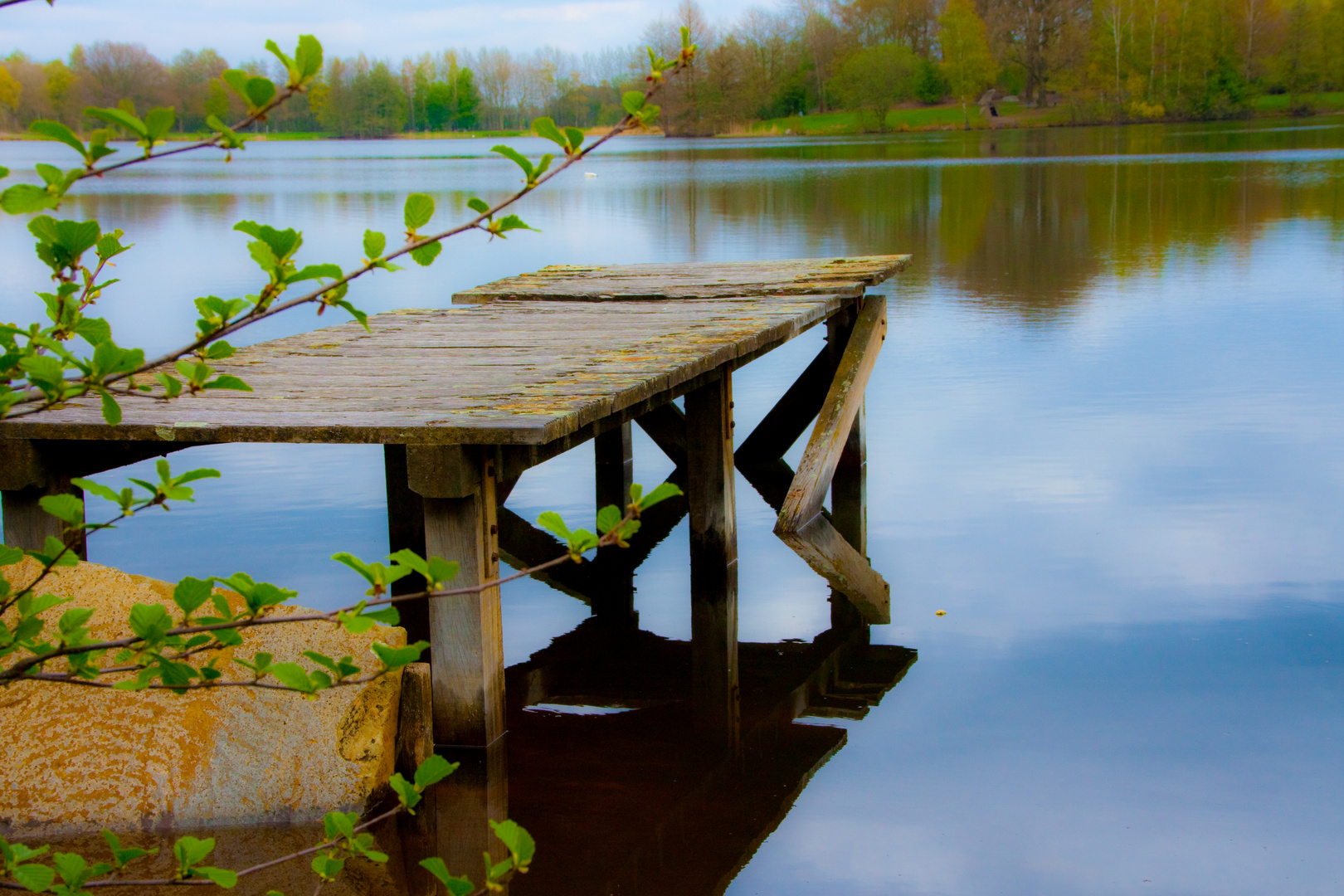 Holzsteg am See