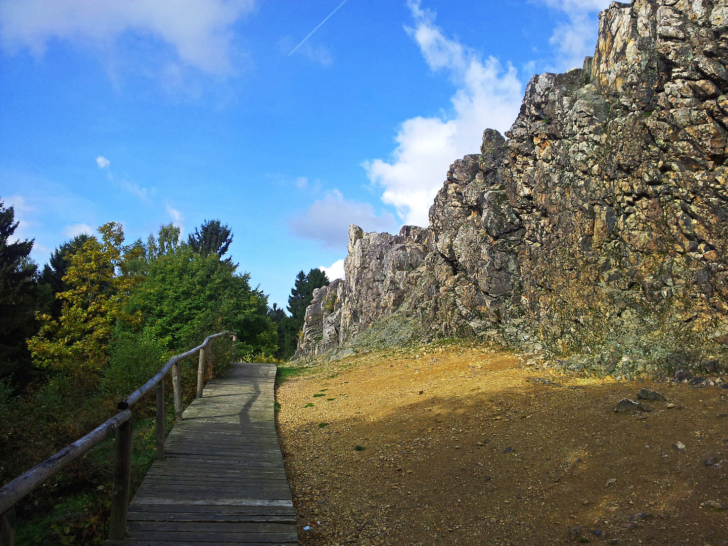 Holzsteg an den Eschbacher Klippen