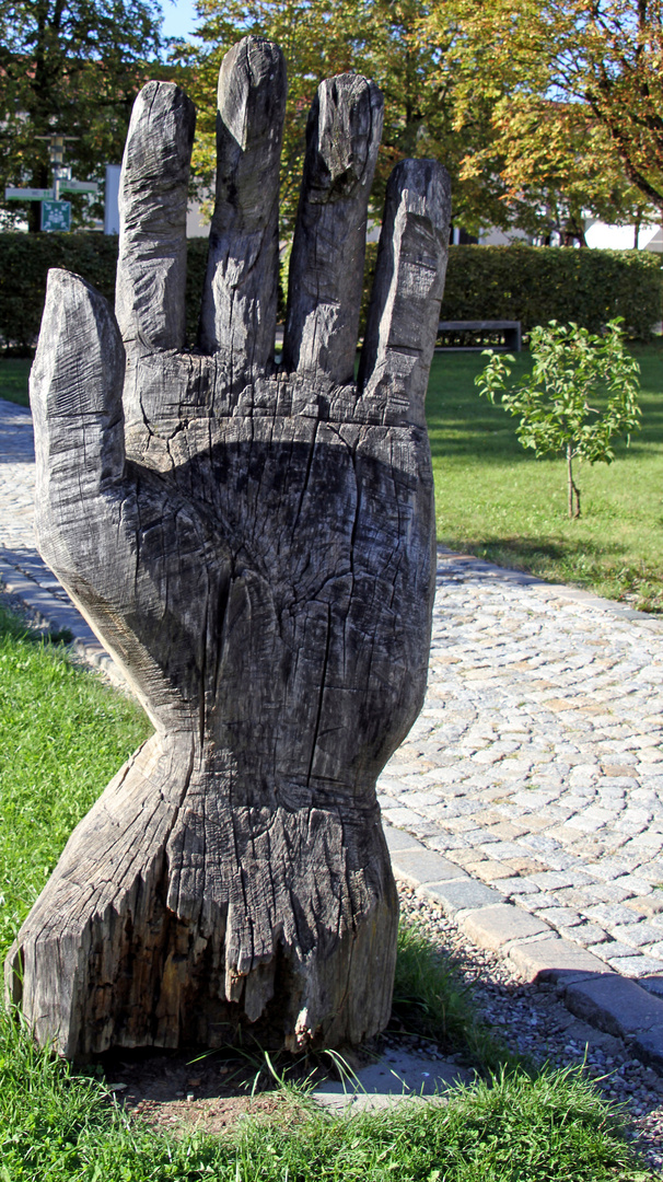 Holzstruktur vor dem Roggenburger Kloster