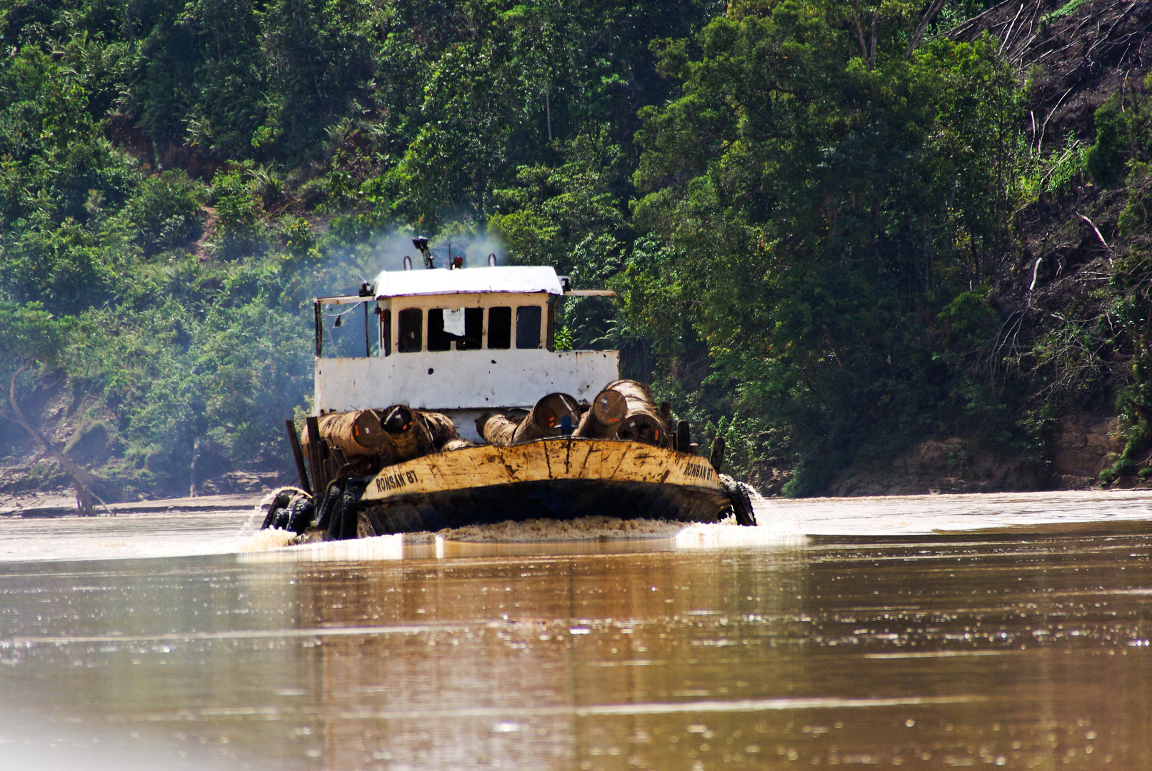 Holztransport auf dem Rajang River