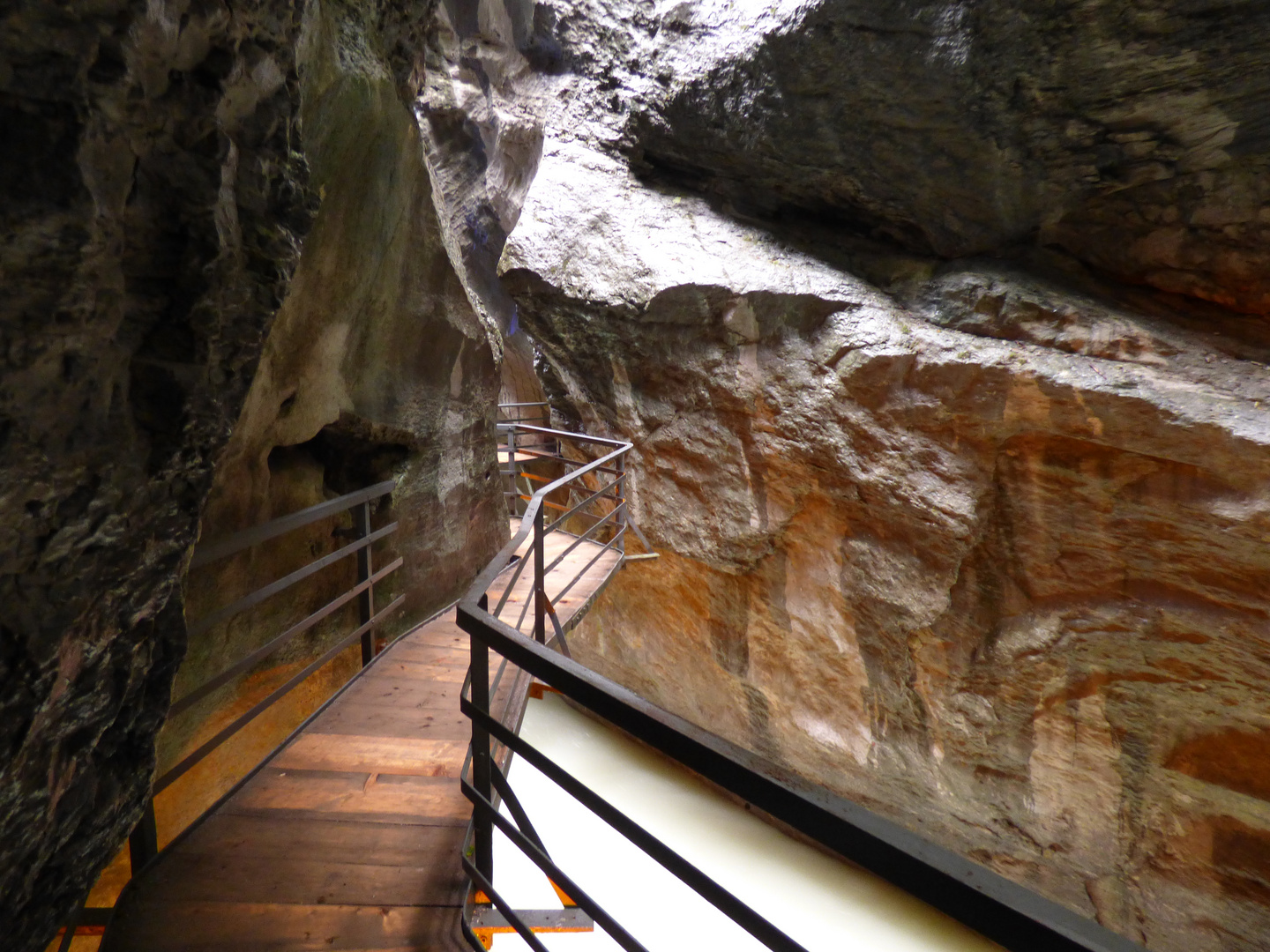 Holzweg in der Aareschlucht