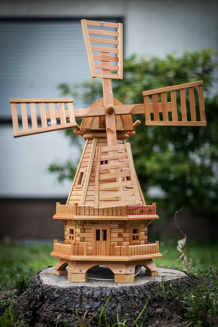 Holzwindmühle
