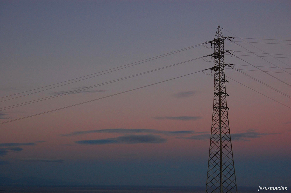 Homenaje a una torre de electricidad